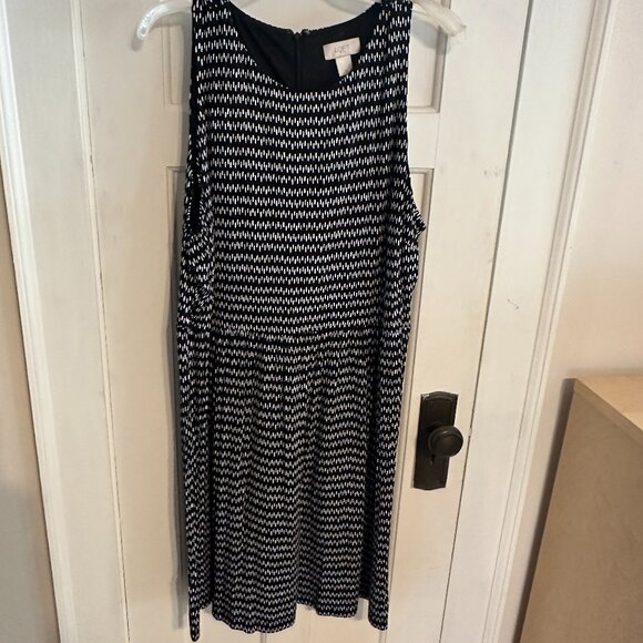| LOFT OUTLET | Black and White Patterned Dress - Picture 1 of 4